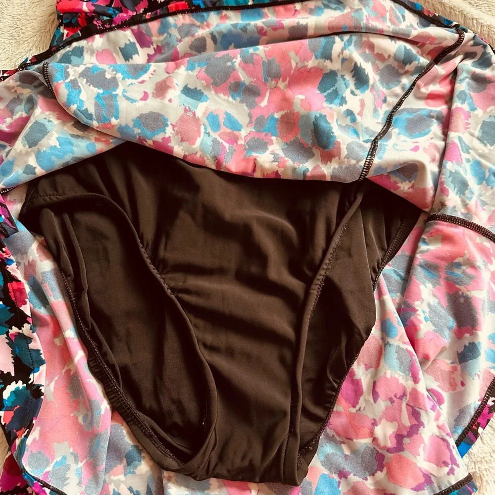 Croft & Barrow one piece bathingsuit size 10